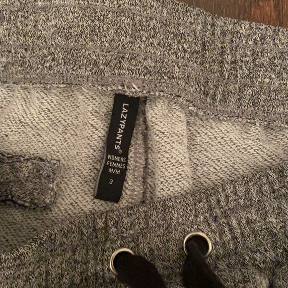 Salt and pepper grey lazy pants with black logo in size medium! - Picture 3 of 3